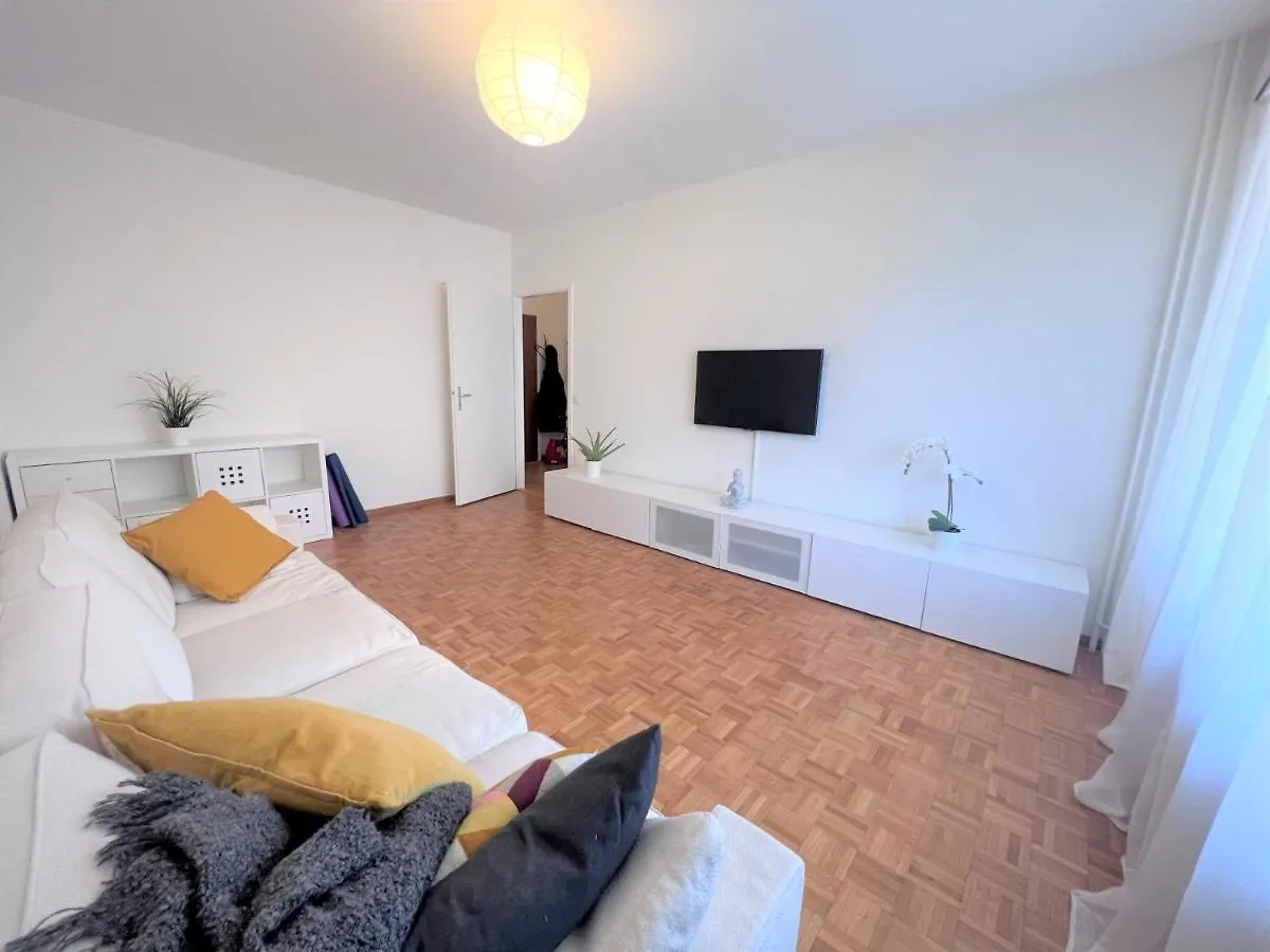 Appartement Spacieux Et Lumineux Aux Eaux-Vives Женева Апартаменты
